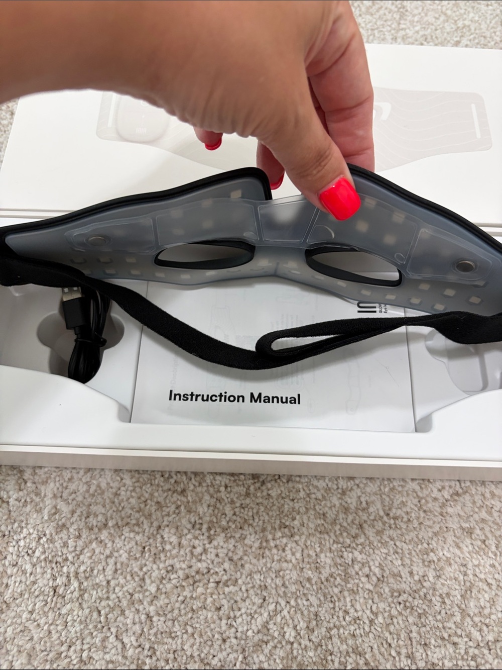 INIA Glow LED red light therapy Eye Mask - Picture 3 of 3